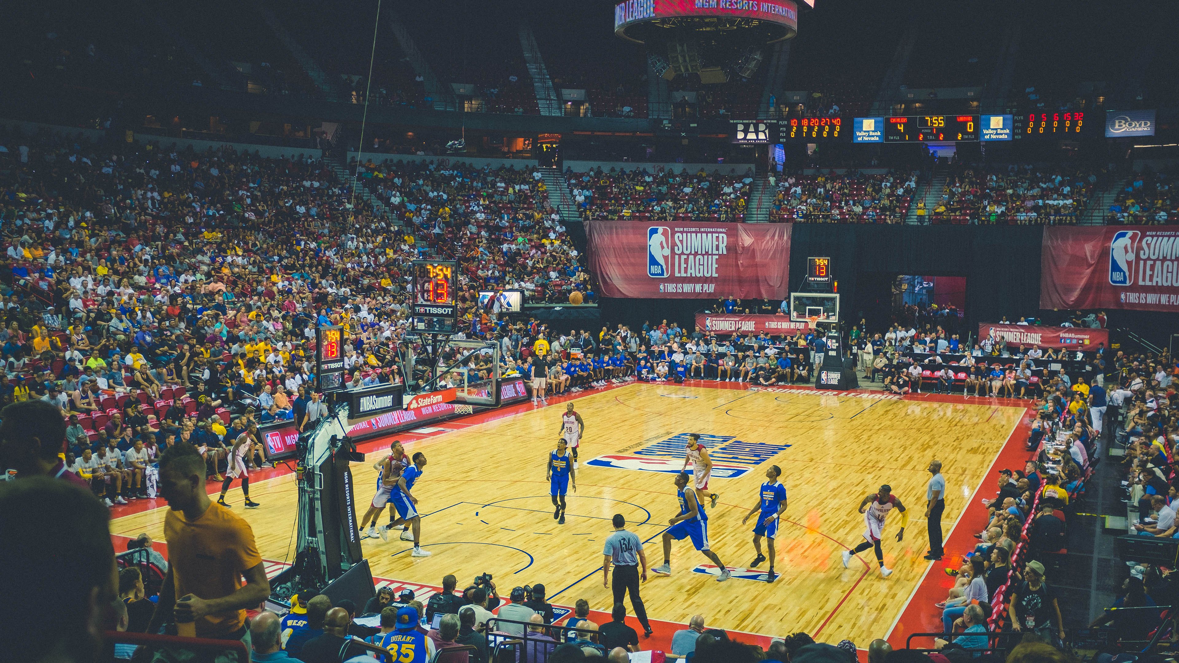 《电竞产业链中的“隐形冠军”：品牌与内容生产者》，电竞行业产品分析